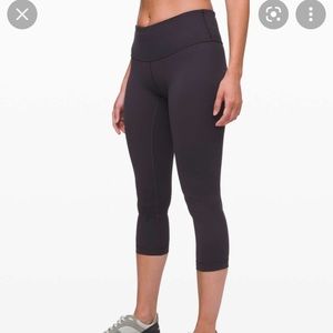 Black Lululemon cropped leggings